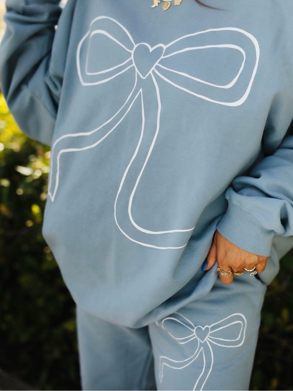 Staykation Blue Bow-Print Women's Sweatshirt